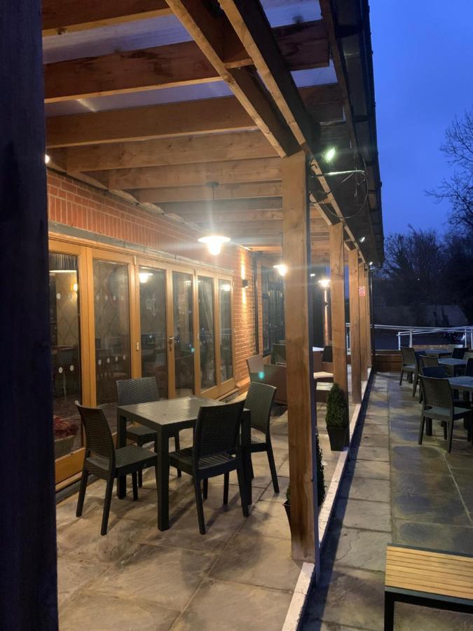 Crown & Anchor Hotell Woking Exteriör bild