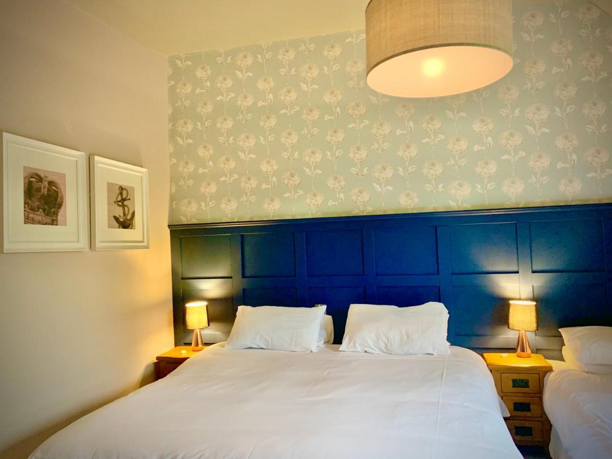 Crown & Anchor Hotell Woking Exteriör bild