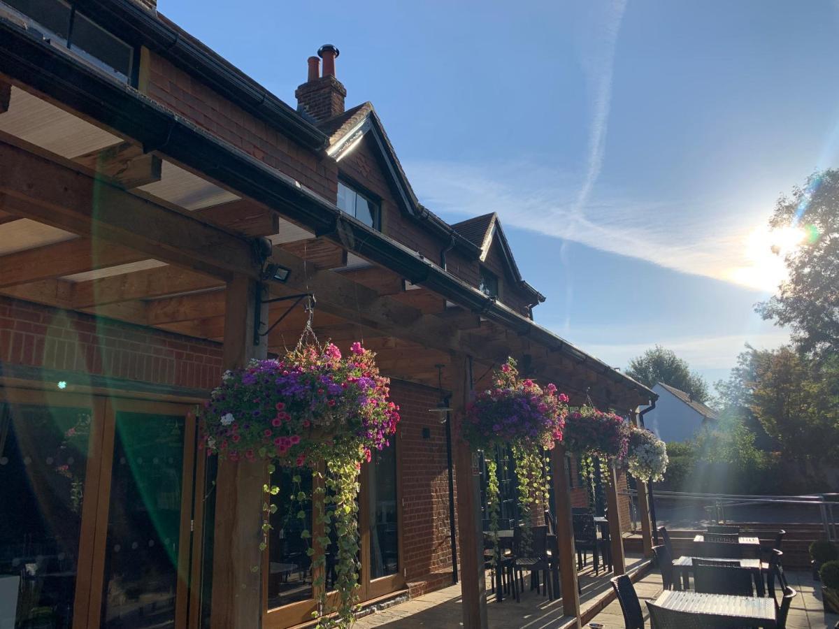 Crown & Anchor Hotell Woking Exteriör bild